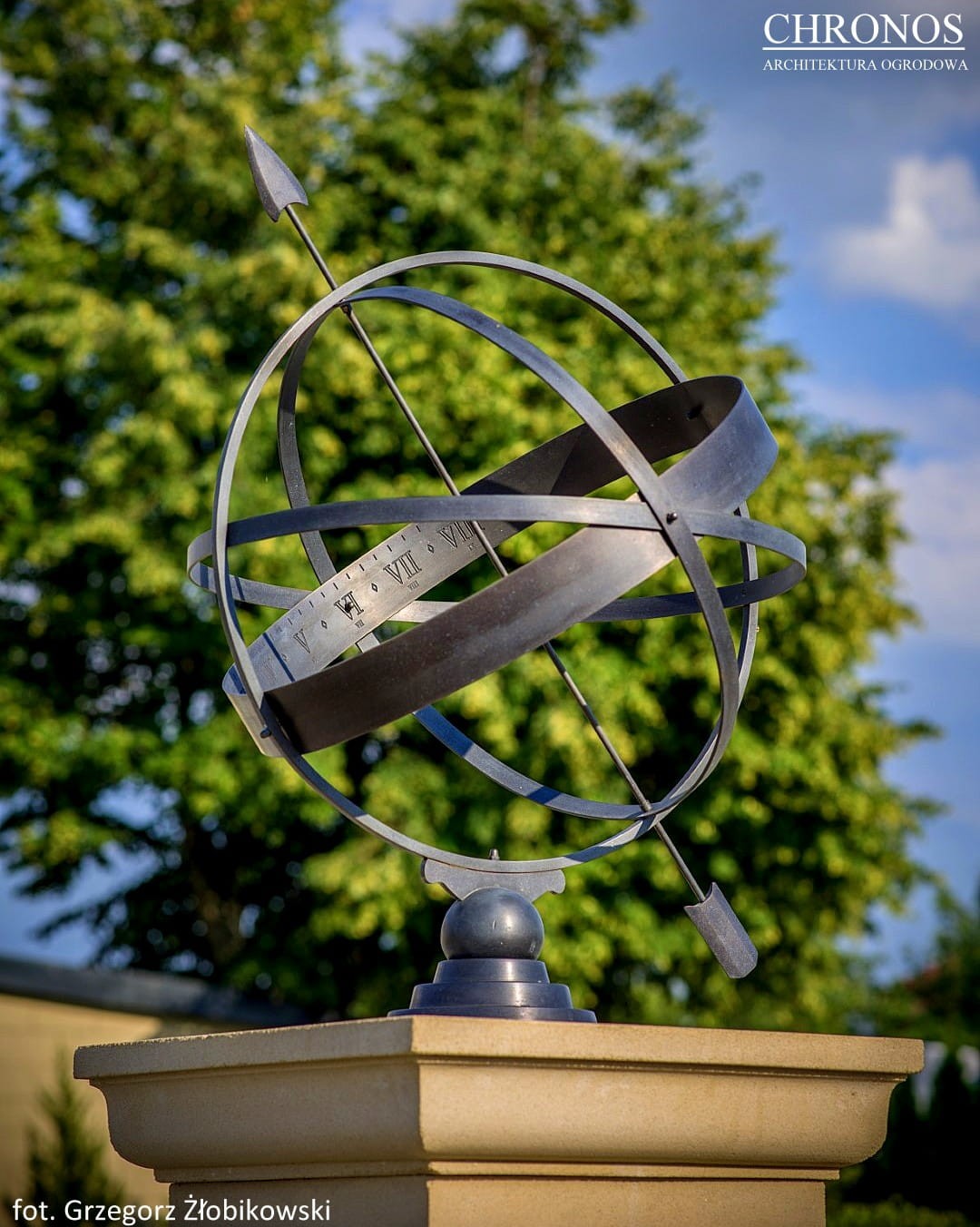 Sundial With An Arrow