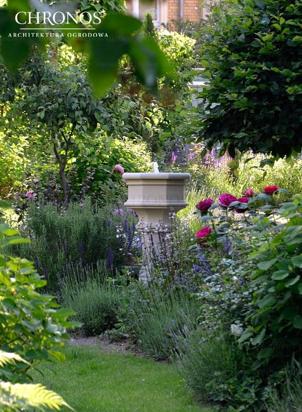 Gothic Fountain - high