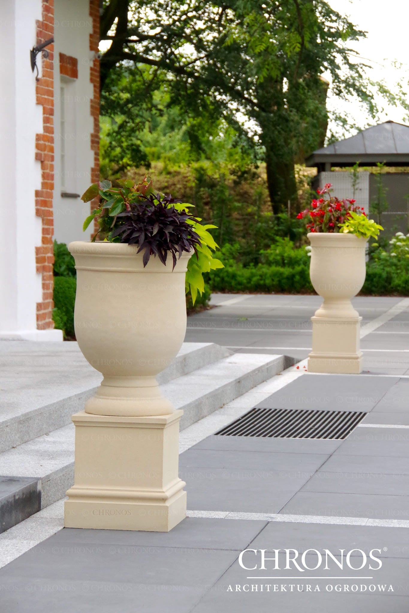 Gothic Pedestal with Flange