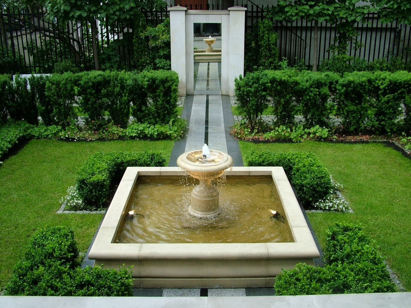 Genova Square Fountain 180x180cm