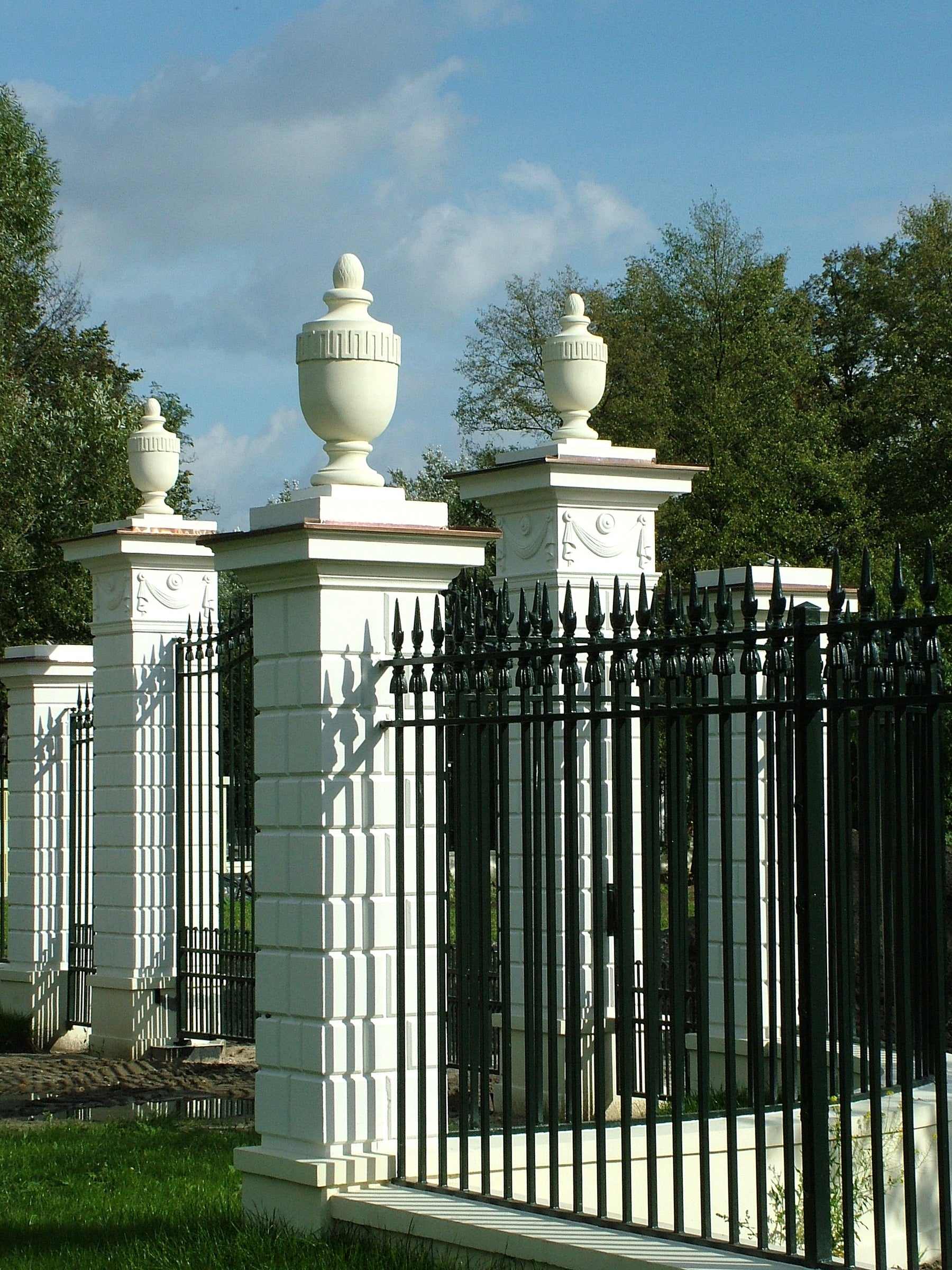 Garden Urn - Potentate