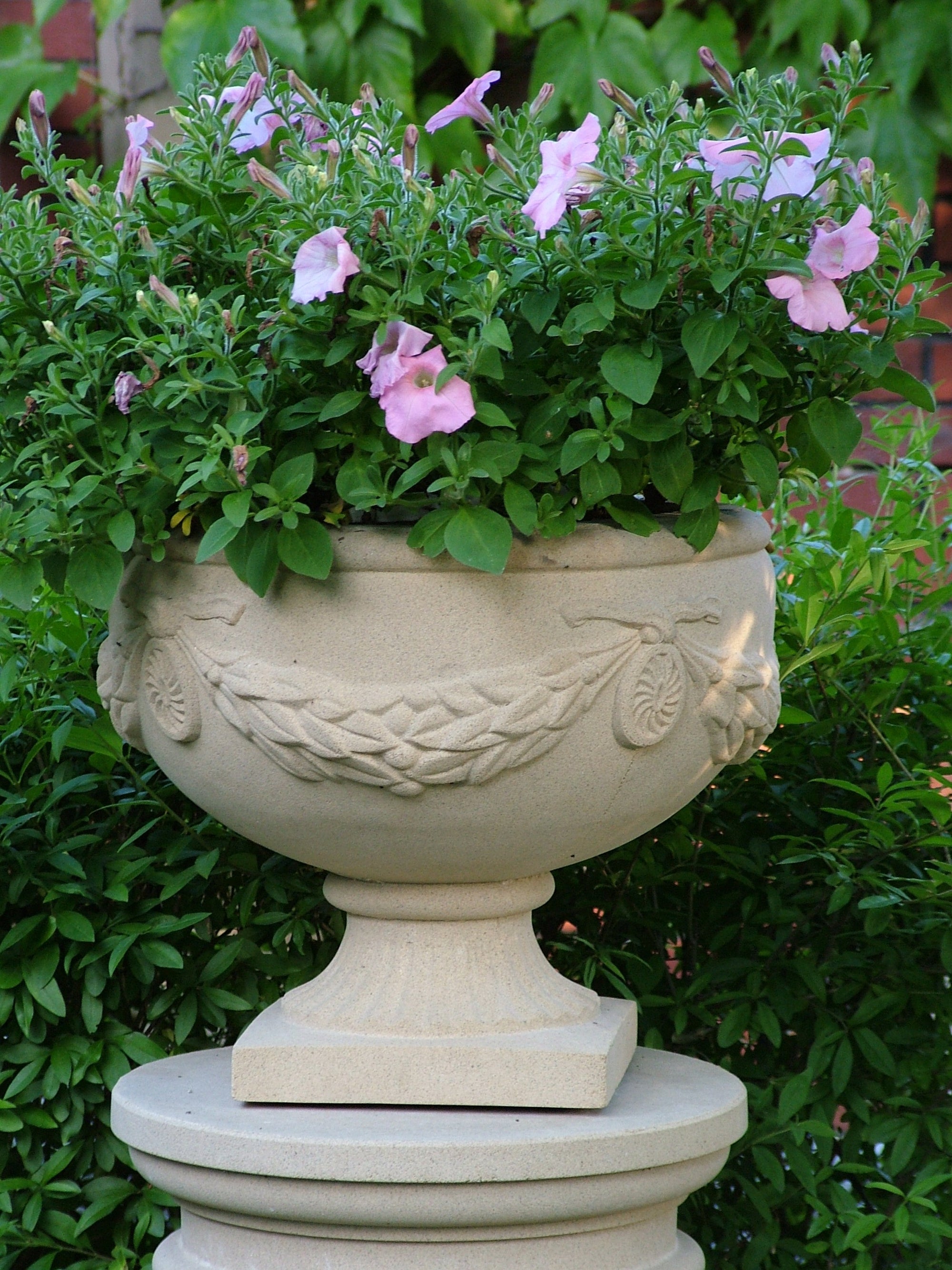 Laurel Vase