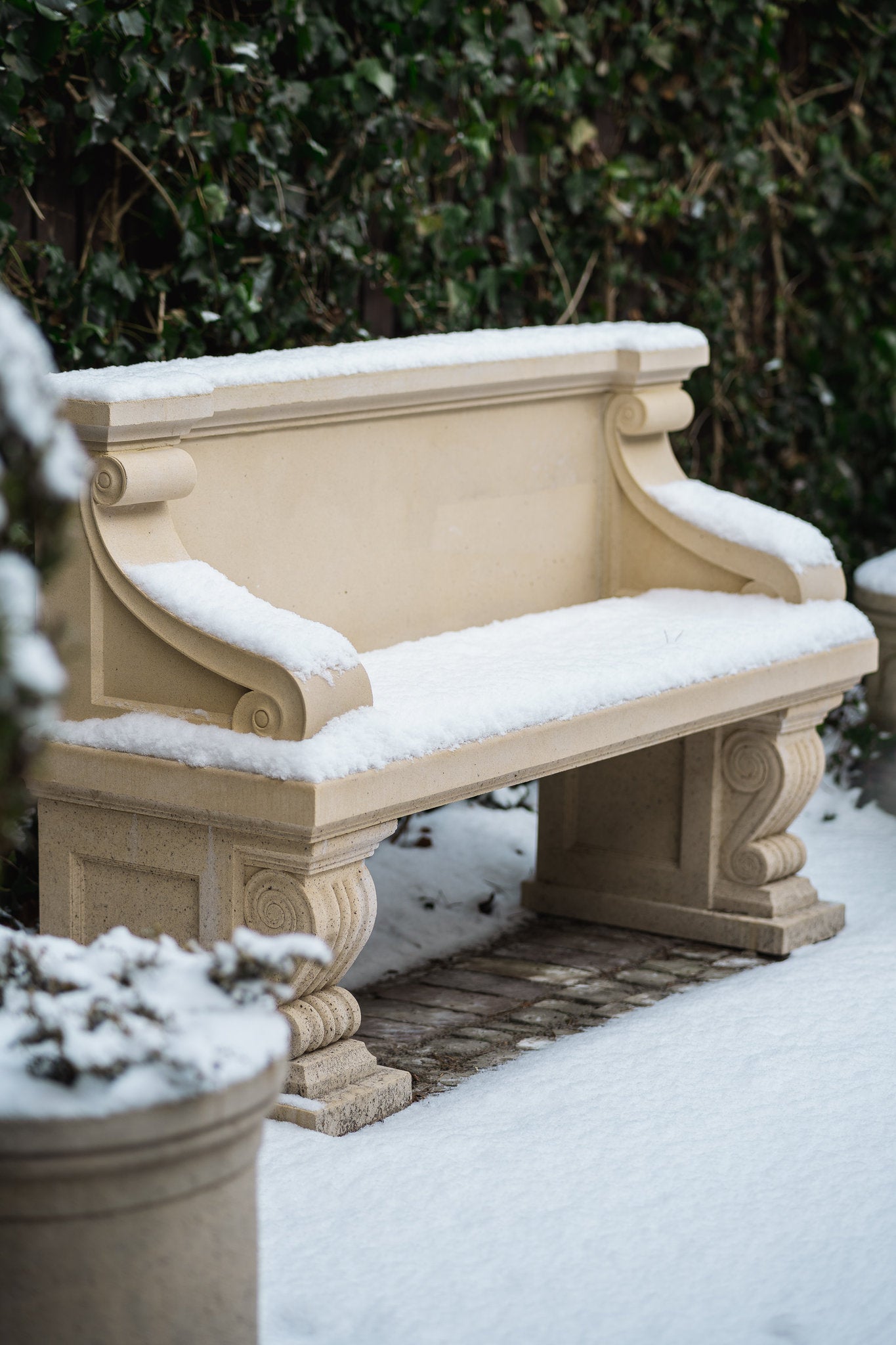Senatorial bench with backrest
