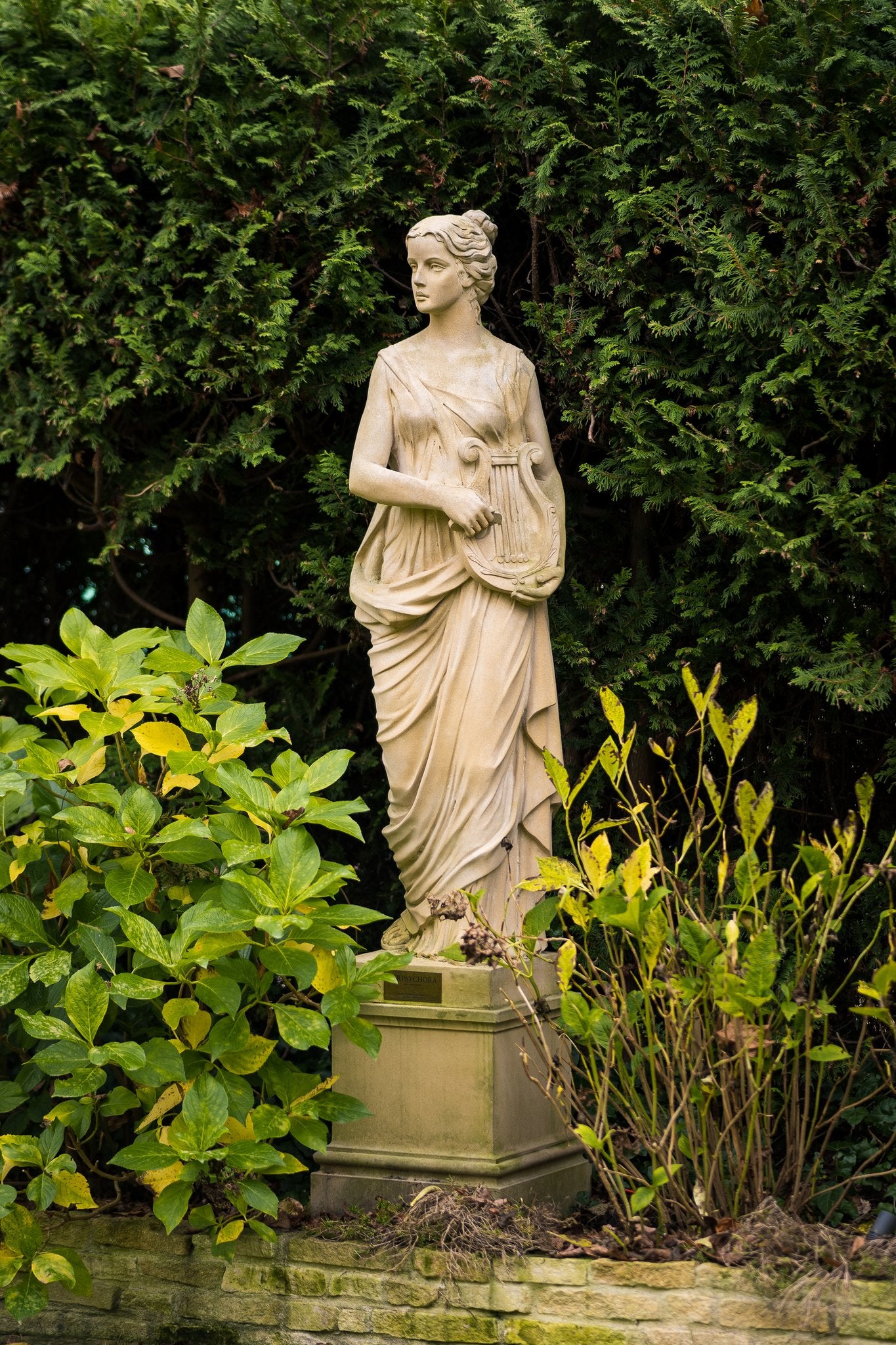 Gothic Pedestal with Flange