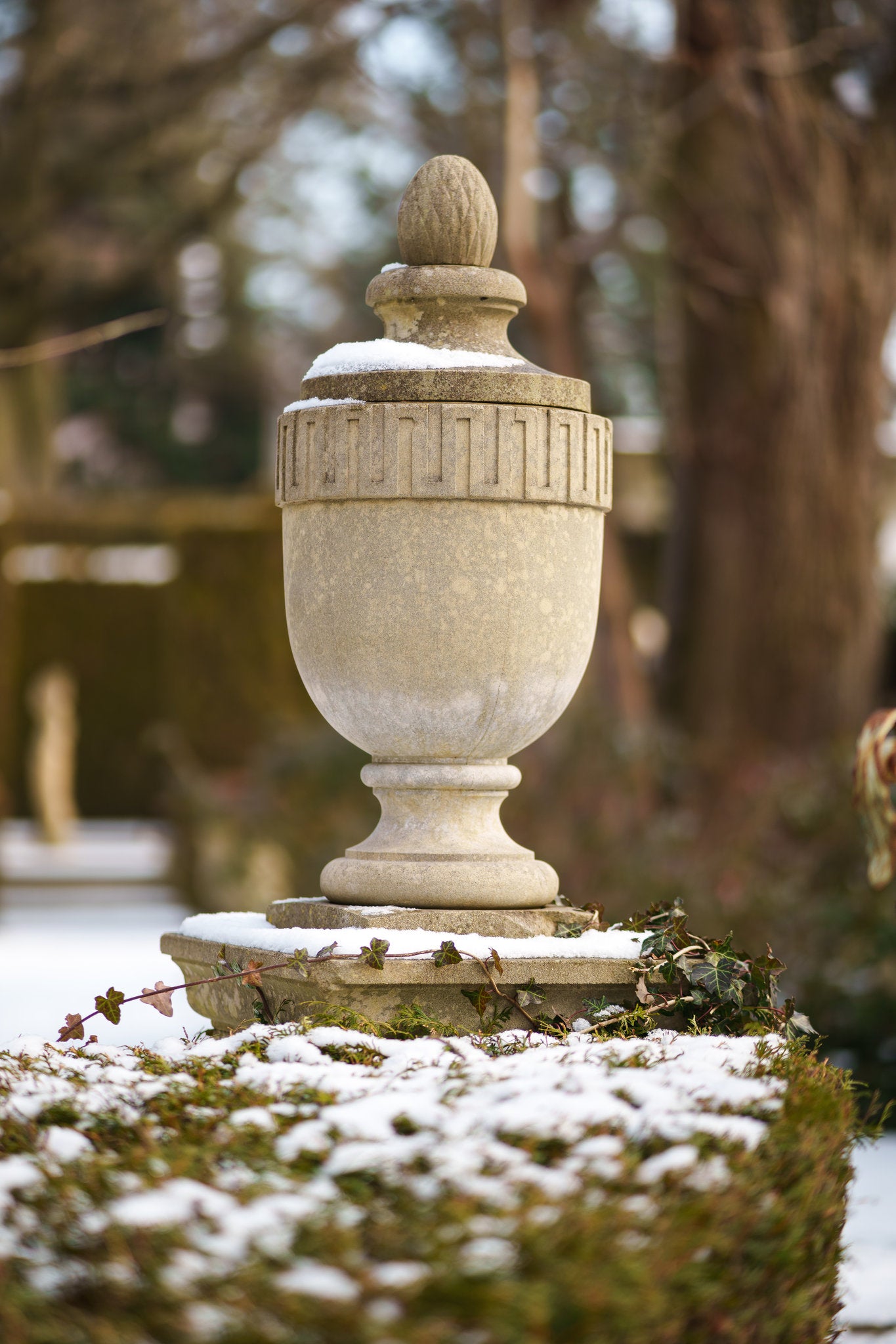 Garden Urn - Potentate