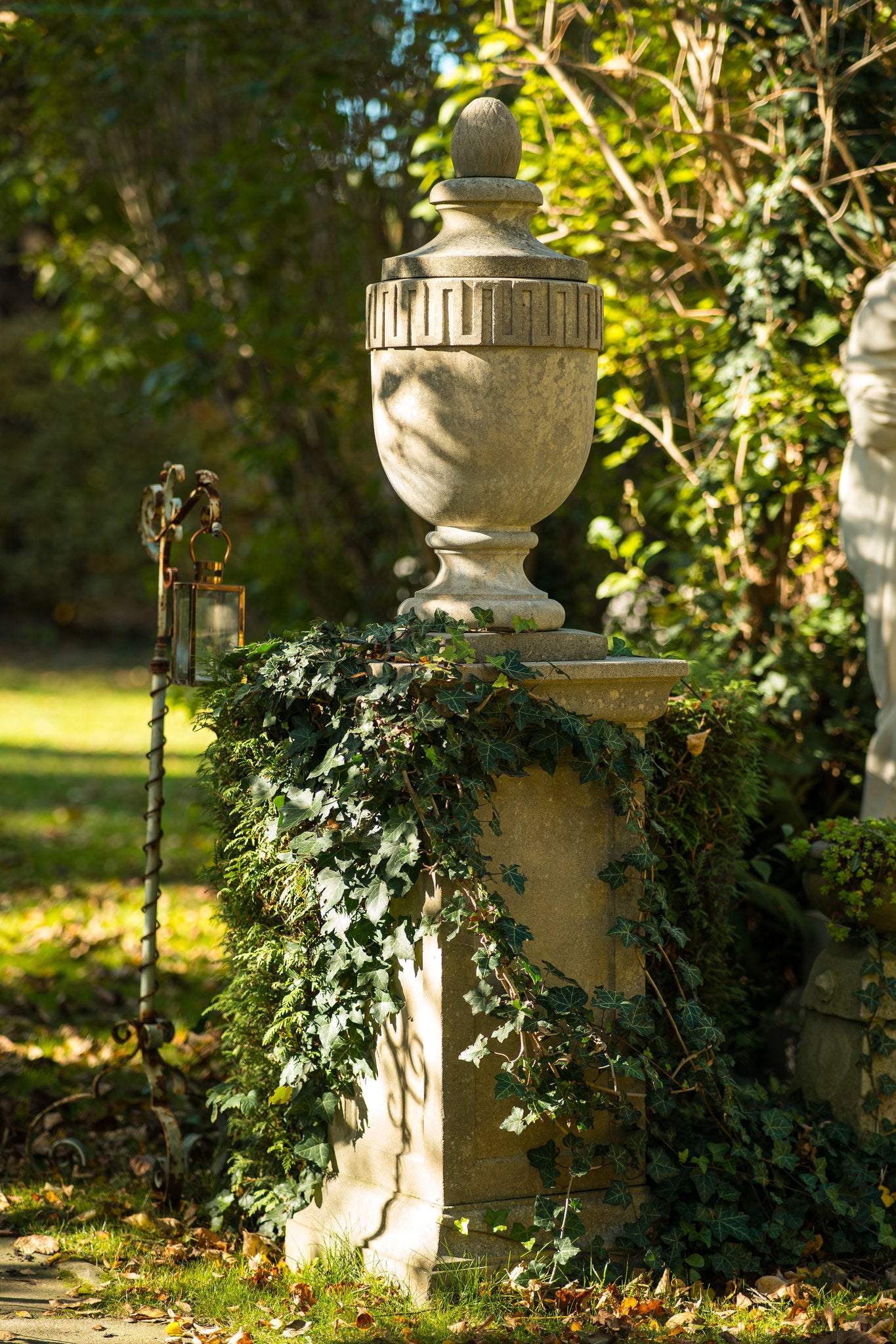 Garden Urn - Potentate