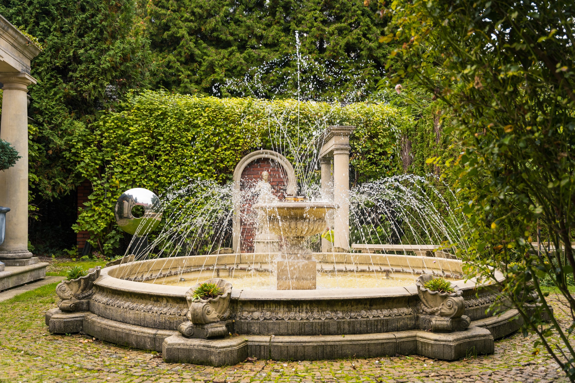 Windsor 420 Fountain with Shells