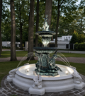 Windsor 320 fountain with shells