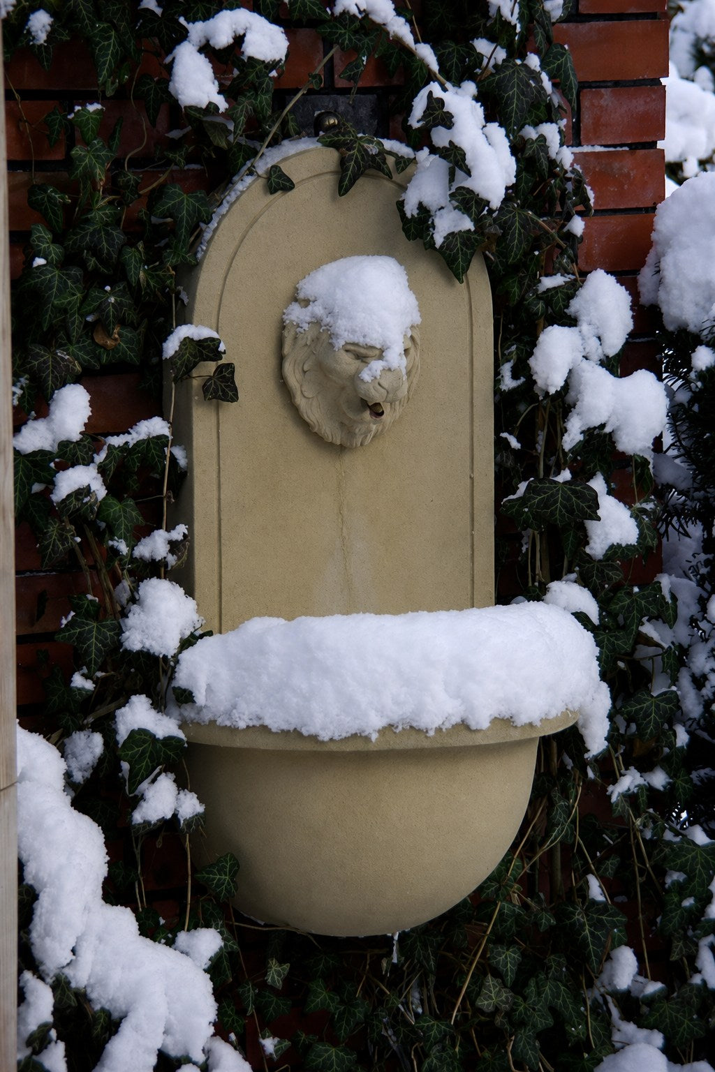Decorador Wall Water Feature