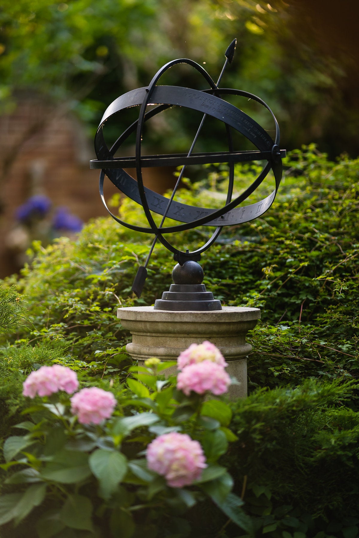 Sundial With An Arrow