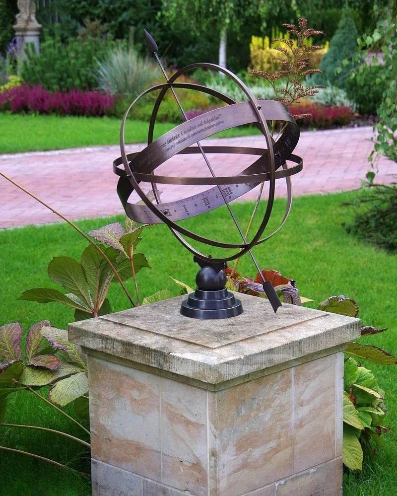 Sundial With An Arrow
