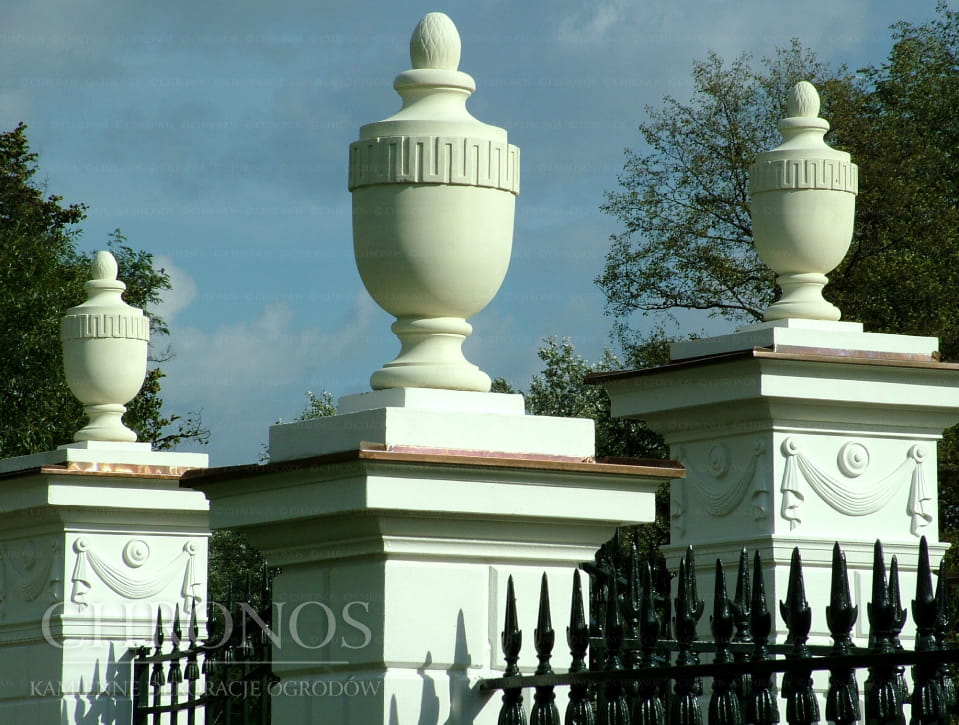 Garden Urn - Potentate