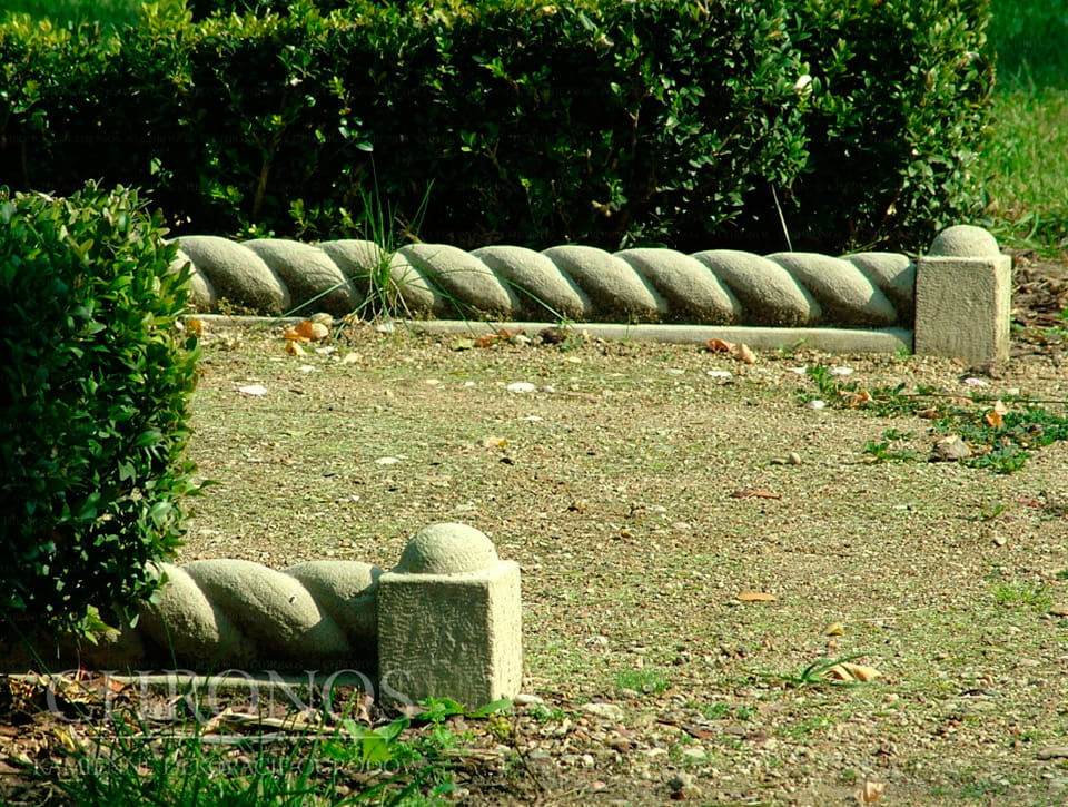 Decorative curb – corner