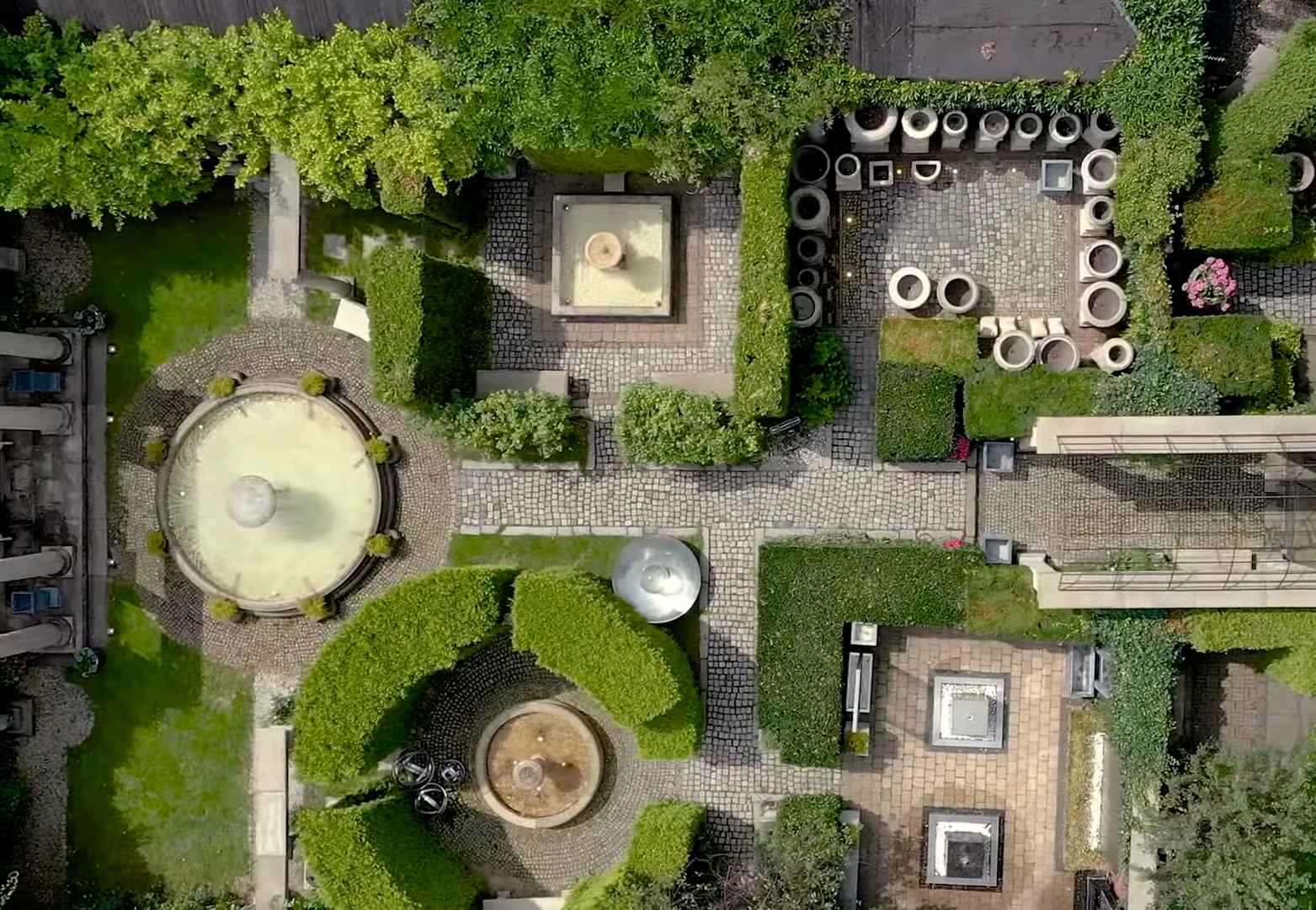 A Meeting in Chronos' Garden
