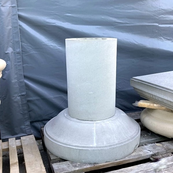 W-13 postument okrągły kombinowany, biało-szary
